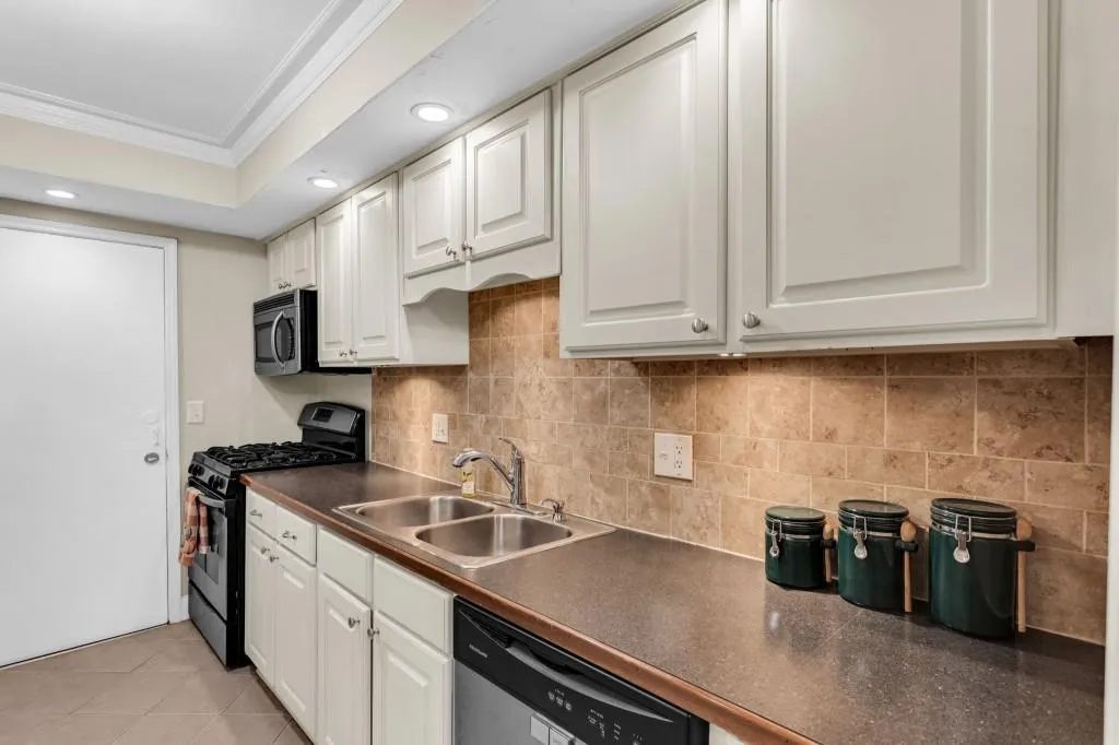 6851 Roswell Road Unit H-30, Sandy Springs, Georgia 30328, 2 Bedrooms Bedrooms, ,2 BathroomsBathrooms,Residential,Sold,6851 Roswell Road Unit H-30,7126744