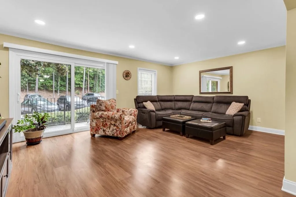 6851 Roswell Road Unit H-30, Sandy Springs, Georgia 30328, 2 Bedrooms Bedrooms, ,2 BathroomsBathrooms,Residential,Sold,6851 Roswell Road Unit H-30,7126744
