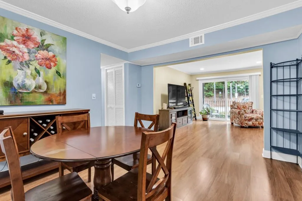 6851 Roswell Road Unit H-30, Sandy Springs, Georgia 30328, 2 Bedrooms Bedrooms, ,2 BathroomsBathrooms,Residential,Sold,6851 Roswell Road Unit H-30,7126744