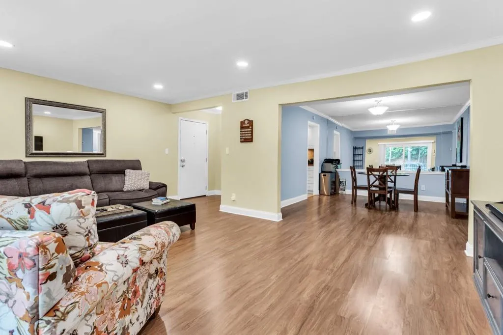 6851 Roswell Road Unit H-30, Sandy Springs, Georgia 30328, 2 Bedrooms Bedrooms, ,2 BathroomsBathrooms,Residential,Sold,6851 Roswell Road Unit H-30,7126744