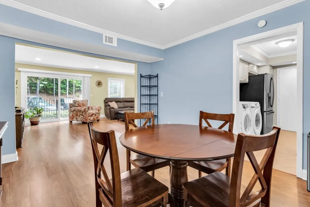 6851 Roswell Road Unit H-30, Sandy Springs, Georgia 30328, 2 Bedrooms Bedrooms, ,2 BathroomsBathrooms,Residential,Sold,6851 Roswell Road Unit H-30,7126744