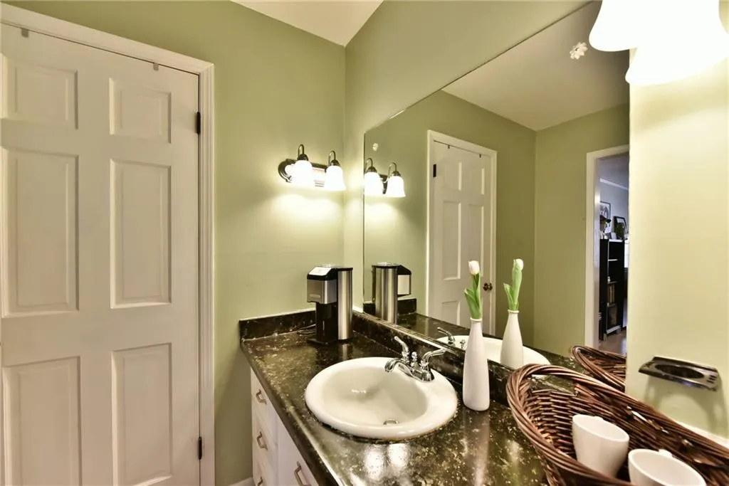 6736 Ridge Mill Lane, Atlanta, Georgia 30328, 4 Bedrooms Bedrooms, ,2 BathroomsBathrooms,Residential,Sold,6736 Ridge Mill Lane,5816276