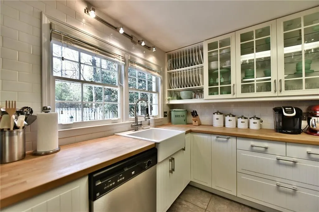 6736 Ridge Mill Lane, Atlanta, Georgia 30328, 4 Bedrooms Bedrooms, ,2 BathroomsBathrooms,Residential,Sold,6736 Ridge Mill Lane,5816276