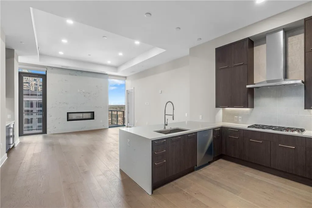 40 12th Street Ne Unit 1901, Atlanta, Georgia 30309, 2 Bedrooms Bedrooms, ,2 BathroomsBathrooms,Residential,For Sale,40 12th Street Ne Unit 1901,7374340