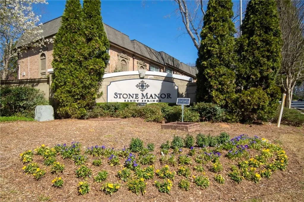 6980 Roswell Road Unit K8, Sandy Springs, Georgia 30328, 2 Bedrooms Bedrooms, ,2 BathroomsBathrooms,Residential,Sold,6980 Roswell Road Unit K8,7021329