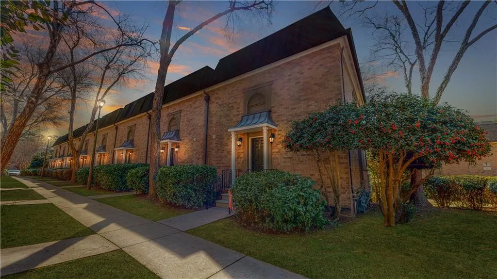 6980 Roswell Road Unit K8, Sandy Springs, Georgia 30328, 2 Bedrooms Bedrooms, ,2 BathroomsBathrooms,Residential,Sold,6980 Roswell Road Unit K8,7021329