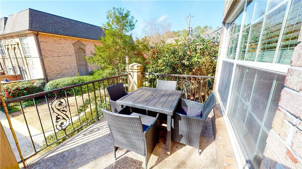 6980 Roswell Road Unit K8, Sandy Springs, Georgia 30328, 2 Bedrooms Bedrooms, ,2 BathroomsBathrooms,Residential,Sold,6980 Roswell Road Unit K8,7021329