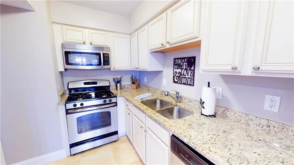 6980 Roswell Road Unit K8, Sandy Springs, Georgia 30328, 2 Bedrooms Bedrooms, ,2 BathroomsBathrooms,Residential,Sold,6980 Roswell Road Unit K8,7021329