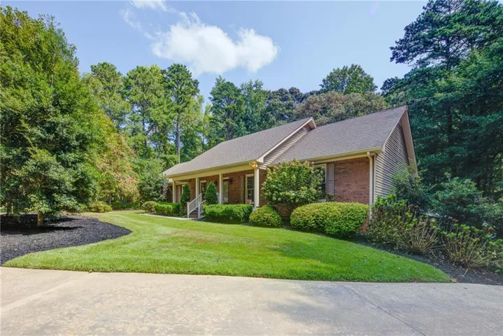 111 Henderson Lake Drive, Canton, Georgia 30115