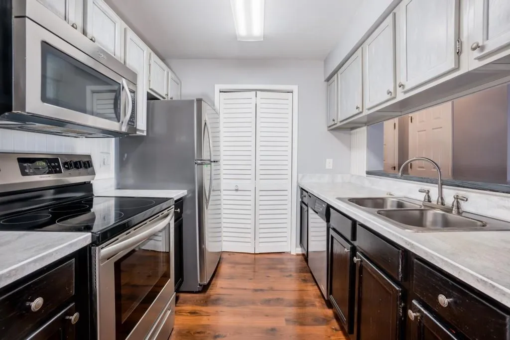 619 Barrington Hills Drive, Sandy Springs, Georgia 30350, 1 Bedroom Bedrooms, ,1 BathroomBathrooms,Residential,Sold,619 Barrington Hills Drive,7235234