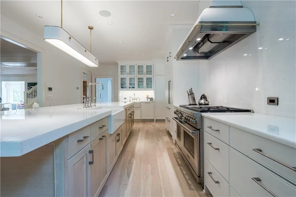 10 W Andrews Drive Nw, Atlanta, Georgia 30305, 6 Bedrooms Bedrooms, ,7 BathroomsBathrooms,Residential,Sold,10 W Andrews Drive Nw,6713871