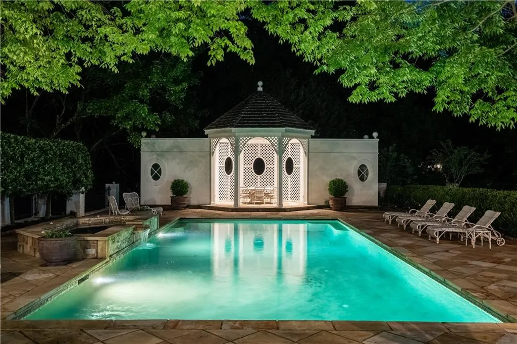 10 W Andrews Drive Nw, Atlanta, Georgia 30305, 6 Bedrooms Bedrooms, ,7 BathroomsBathrooms,Residential,Sold,10 W Andrews Drive Nw,6713871