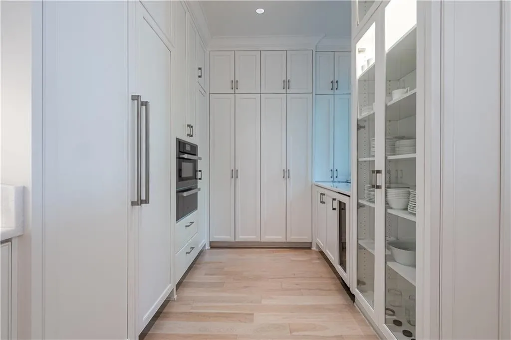 10 W Andrews Drive Nw, Atlanta, Georgia 30305, 6 Bedrooms Bedrooms, ,7 BathroomsBathrooms,Residential,Sold,10 W Andrews Drive Nw,6713871