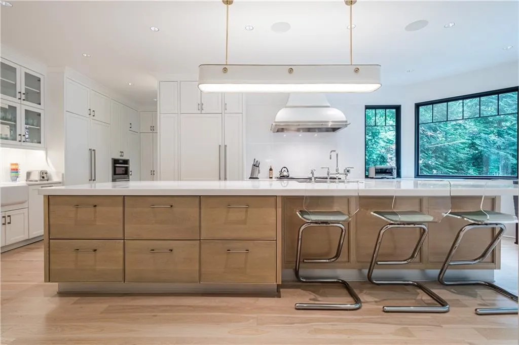 10 W Andrews Drive Nw, Atlanta, Georgia 30305, 6 Bedrooms Bedrooms, ,7 BathroomsBathrooms,Residential,Sold,10 W Andrews Drive Nw,6713871