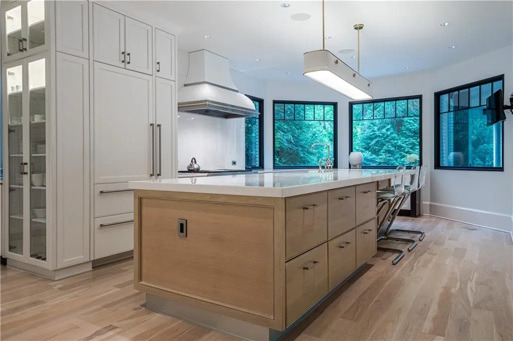 10 W Andrews Drive Nw, Atlanta, Georgia 30305, 6 Bedrooms Bedrooms, ,7 BathroomsBathrooms,Residential,Sold,10 W Andrews Drive Nw,6713871