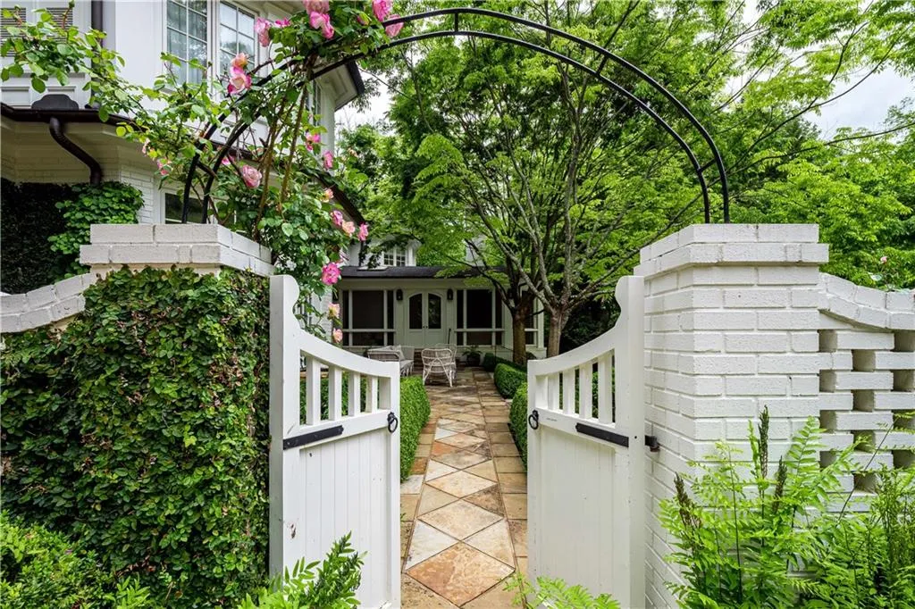 10 W Andrews Drive Nw, Atlanta, Georgia 30305, 6 Bedrooms Bedrooms, ,7 BathroomsBathrooms,Residential,Sold,10 W Andrews Drive Nw,6713871