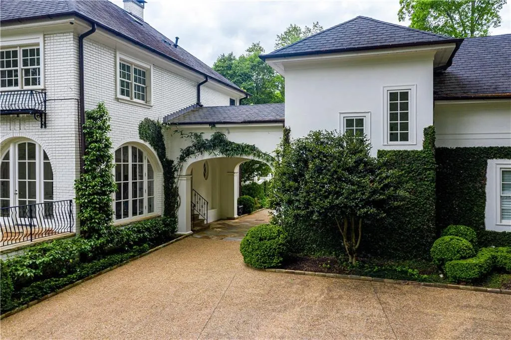 10 W Andrews Drive Nw, Atlanta, Georgia 30305, 6 Bedrooms Bedrooms, ,7 BathroomsBathrooms,Residential,Sold,10 W Andrews Drive Nw,6713871