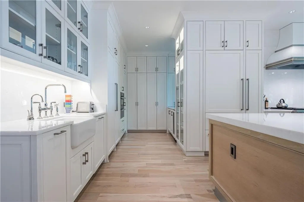 10 W Andrews Drive Nw, Atlanta, Georgia 30305, 6 Bedrooms Bedrooms, ,7 BathroomsBathrooms,Residential,Sold,10 W Andrews Drive Nw,6713871