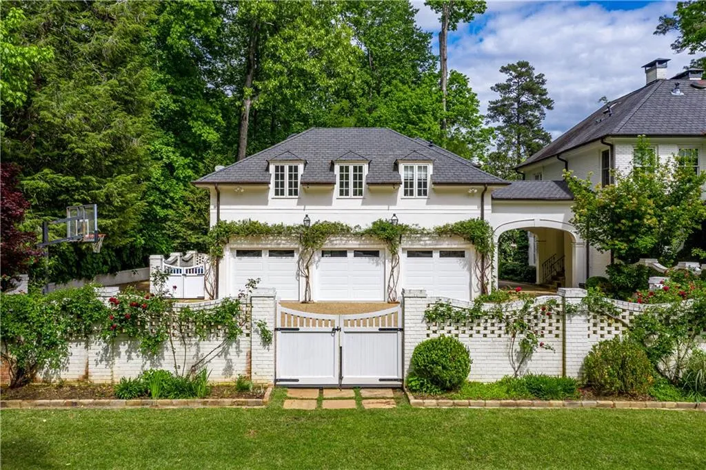 10 W Andrews Drive Nw, Atlanta, Georgia 30305, 6 Bedrooms Bedrooms, ,7 BathroomsBathrooms,Residential,Sold,10 W Andrews Drive Nw,6713871