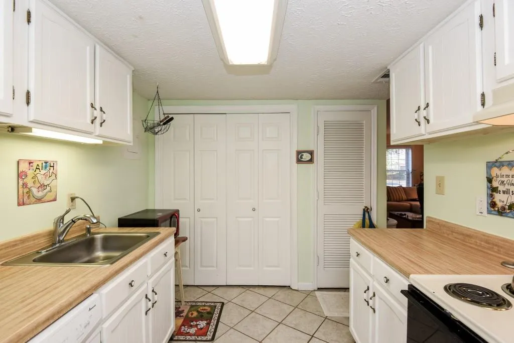 7750 Roswell Road Unit 10h, Atlanta, Georgia 30350, 2 Bedrooms Bedrooms, ,1 BathroomBathrooms,Residential,Sold,7750 Roswell Road Unit 10h,5601949