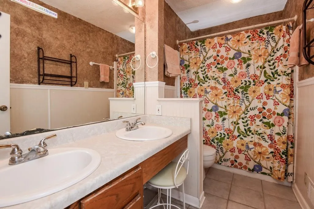 7750 Roswell Road Unit 10h, Atlanta, Georgia 30350, 2 Bedrooms Bedrooms, ,1 BathroomBathrooms,Residential,Sold,7750 Roswell Road Unit 10h,5601949