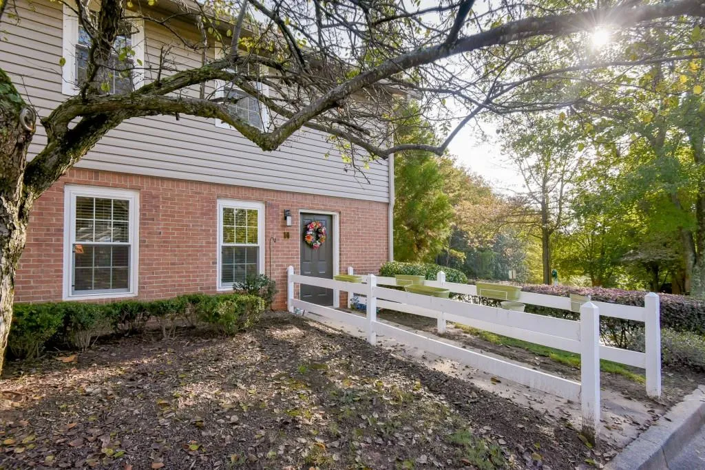 7750 Roswell Road Unit 10h, Atlanta, Georgia 30350, 2 Bedrooms Bedrooms, ,1 BathroomBathrooms,Residential,Sold,7750 Roswell Road Unit 10h,5601949