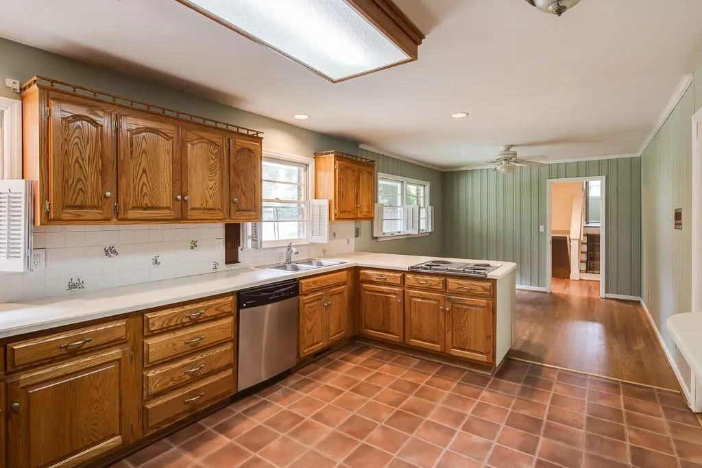 774 Starlight Lane, Atlanta, Georgia 30342, 4 Bedrooms Bedrooms, ,3 BathroomsBathrooms,Residential,Sold,774 Starlight Lane,6634155