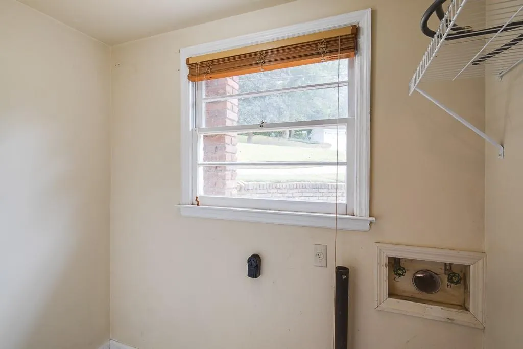 774 Starlight Lane, Atlanta, Georgia 30342, 4 Bedrooms Bedrooms, ,3 BathroomsBathrooms,Residential,Sold,774 Starlight Lane,6634155