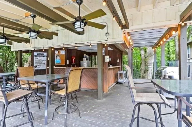 5141 Roswell Road Unit 7, Atlanta, Georgia 30342, 2 Bedrooms Bedrooms, ,1 BathroomBathrooms,Residential,Sold,5141 Roswell Road Unit 7,7558954