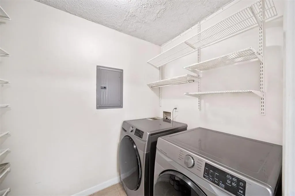 5141 Roswell Road Unit 7, Atlanta, Georgia 30342, 2 Bedrooms Bedrooms, ,1 BathroomBathrooms,Residential,Sold,5141 Roswell Road Unit 7,7558954