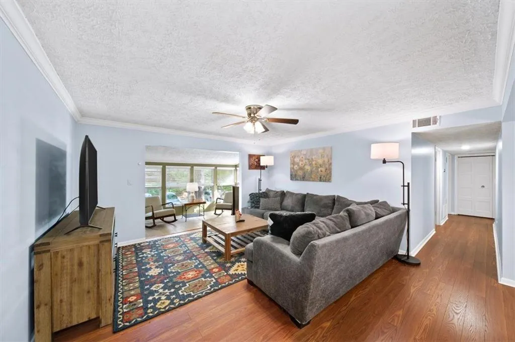 5141 Roswell Road Unit 7, Atlanta, Georgia 30342, 2 Bedrooms Bedrooms, ,1 BathroomBathrooms,Residential,Sold,5141 Roswell Road Unit 7,7558954