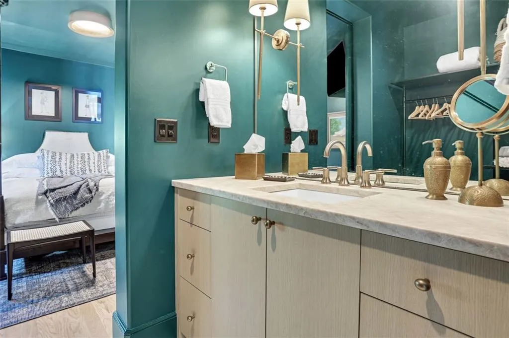 2057 Manchester Street Ne, Atlanta, Georgia 30324, 2 Bedrooms Bedrooms, ,2 BathroomsBathrooms,Residential,For Sale,2057 Manchester Street Ne,7644304