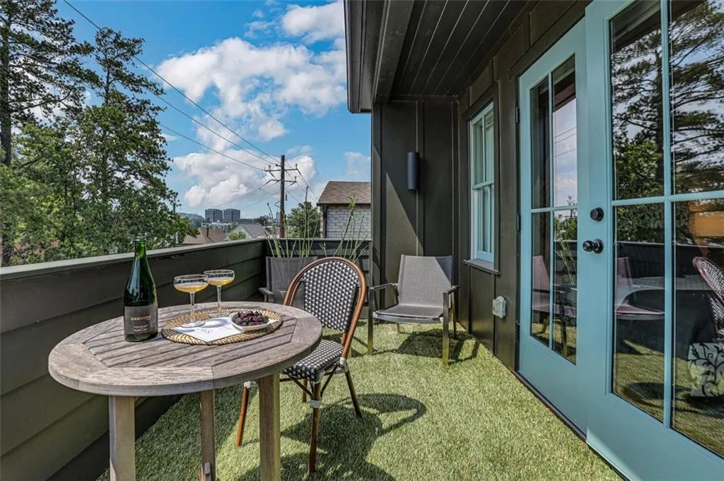 2057 Manchester Street Ne, Atlanta, Georgia 30324, 2 Bedrooms Bedrooms, ,2 BathroomsBathrooms,Residential,For Sale,2057 Manchester Street Ne,7644304