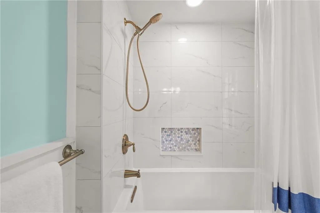 1302 Roxboro Drive Ne, Atlanta, Georgia 30324, 4 Bedrooms Bedrooms, ,2 BathroomsBathrooms,Residential,For Sale,1302 Roxboro Drive Ne,7670701