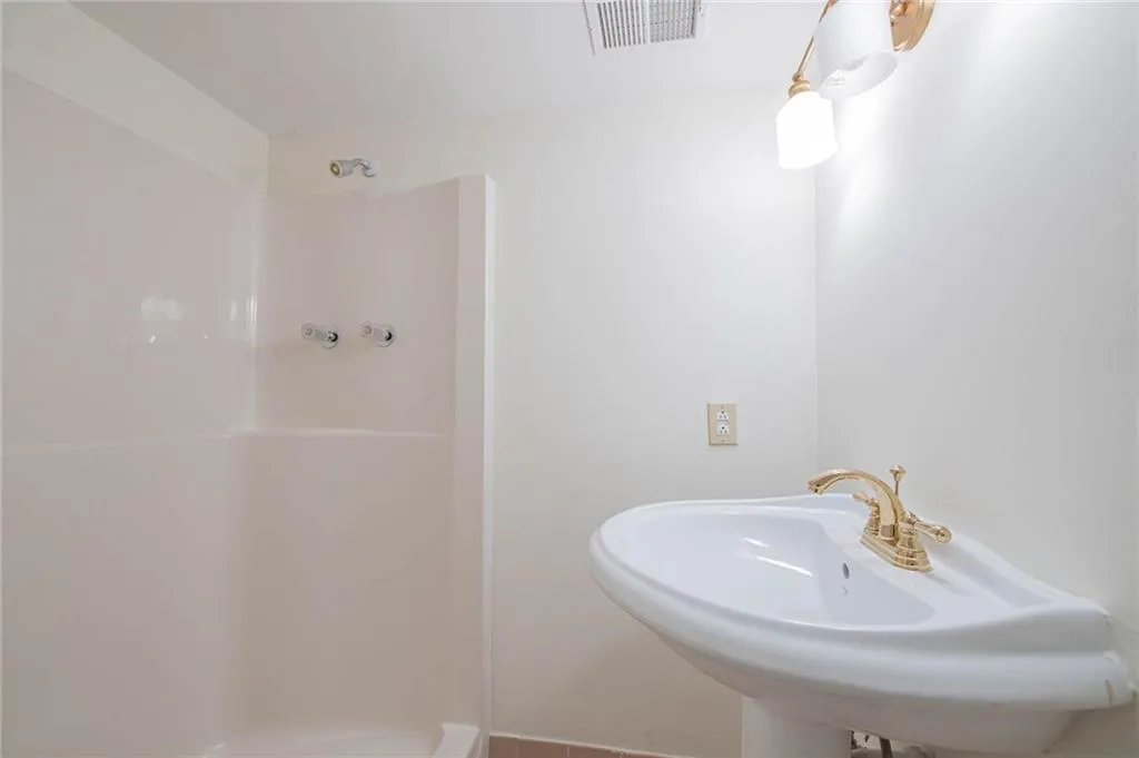 BASEMENT FULL BATH 5