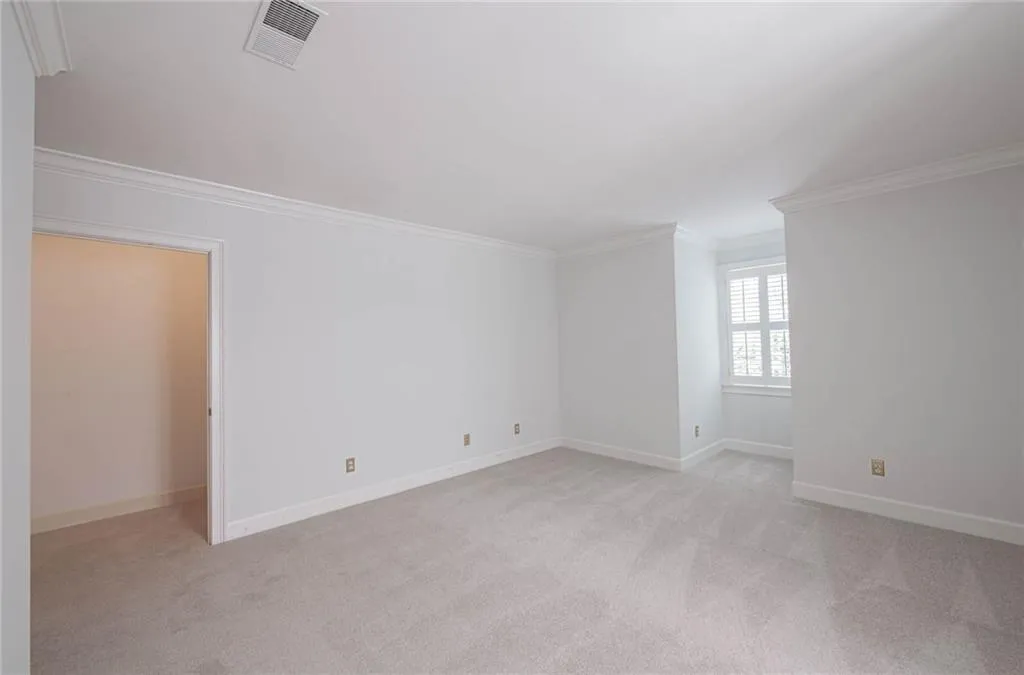 HUGE SECONDARY BEDROOMS