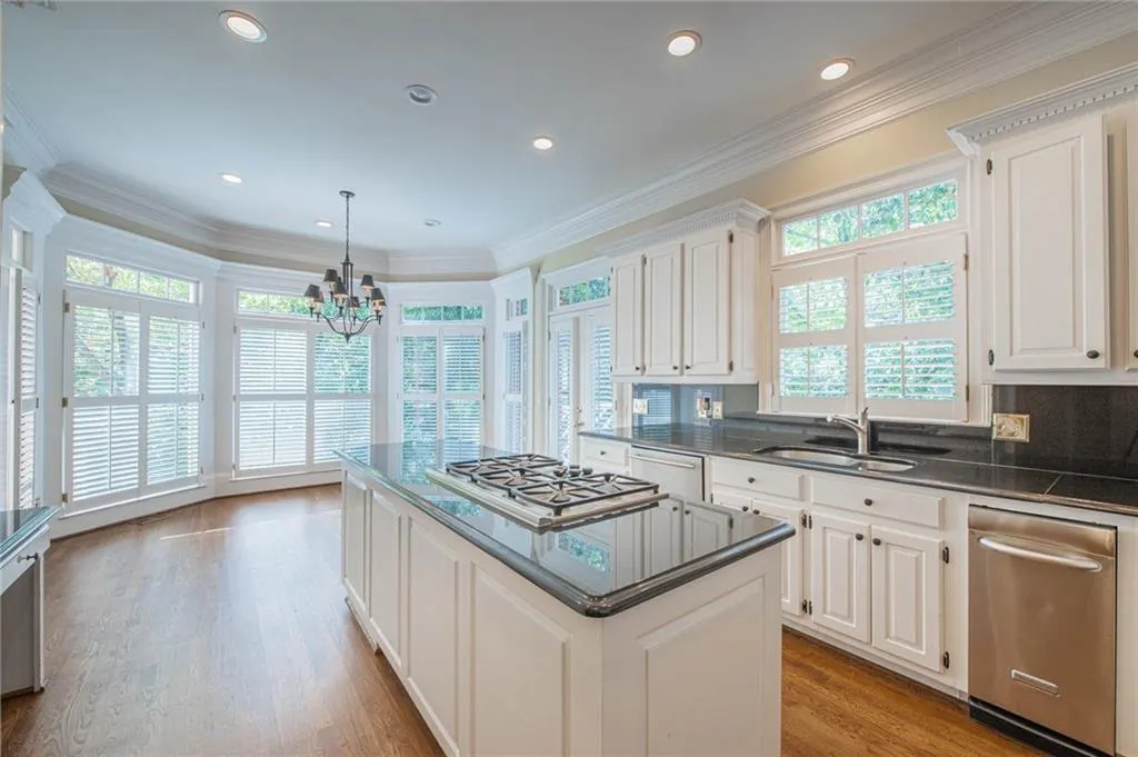 3184 Andrews Court Nw, Atlanta, Georgia 30305, 6 Bedrooms Bedrooms, ,5 BathroomsBathrooms,Residential,For Sale,3184 Andrews Court Nw,7655069