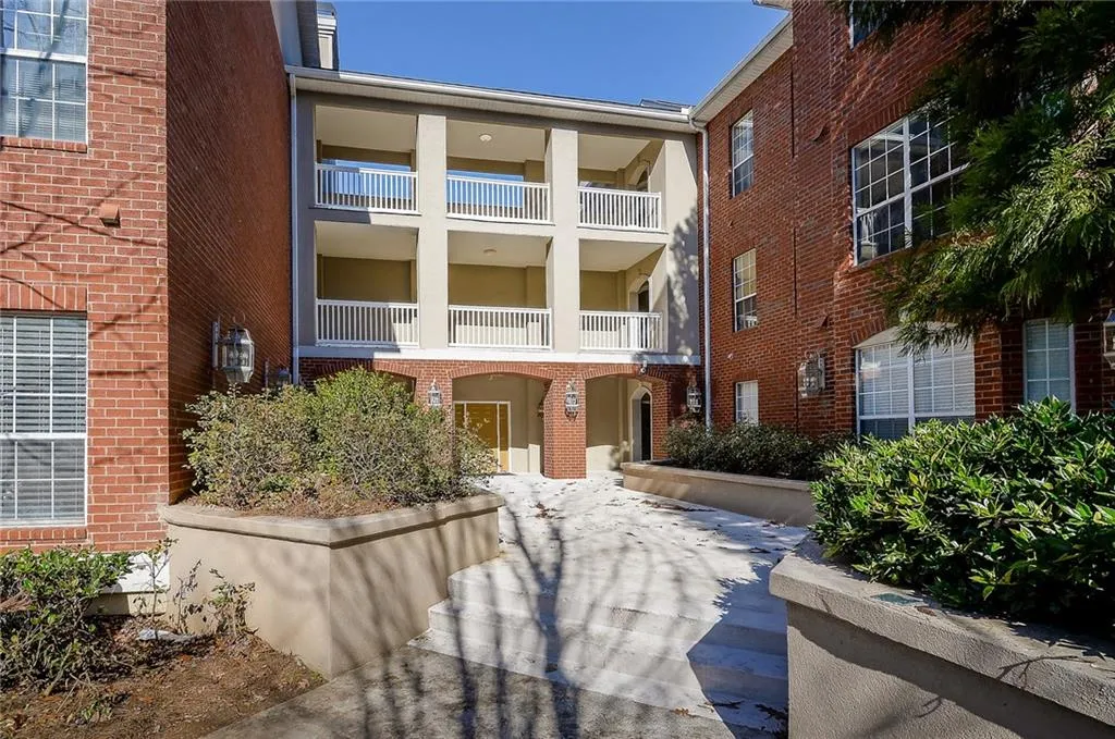 5641 Roswell Road Unit 116, Sandy Springs, Georgia 30342, 2 Bedrooms Bedrooms, ,2 BathroomsBathrooms,Residential,Sold,5641 Roswell Road Unit 116,5952175