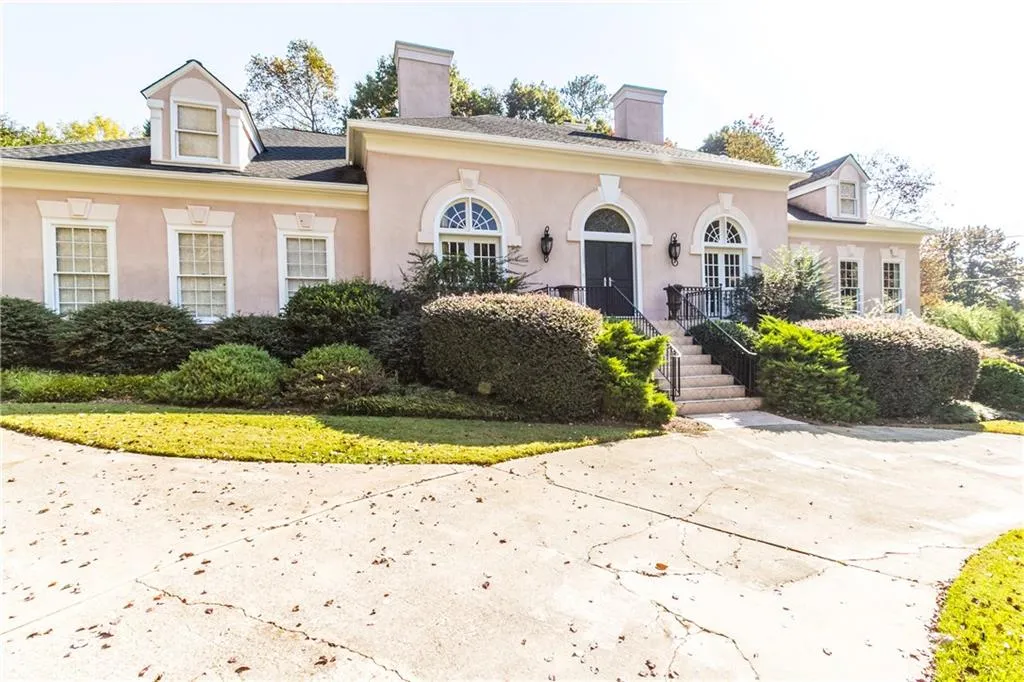 7705 N Spalding Lake Drive, Dunwoody, Georgia 30350, 4 Bedrooms Bedrooms, ,3 BathroomsBathrooms,Residential,Sold,7705 N Spalding Lake Drive,5769276
