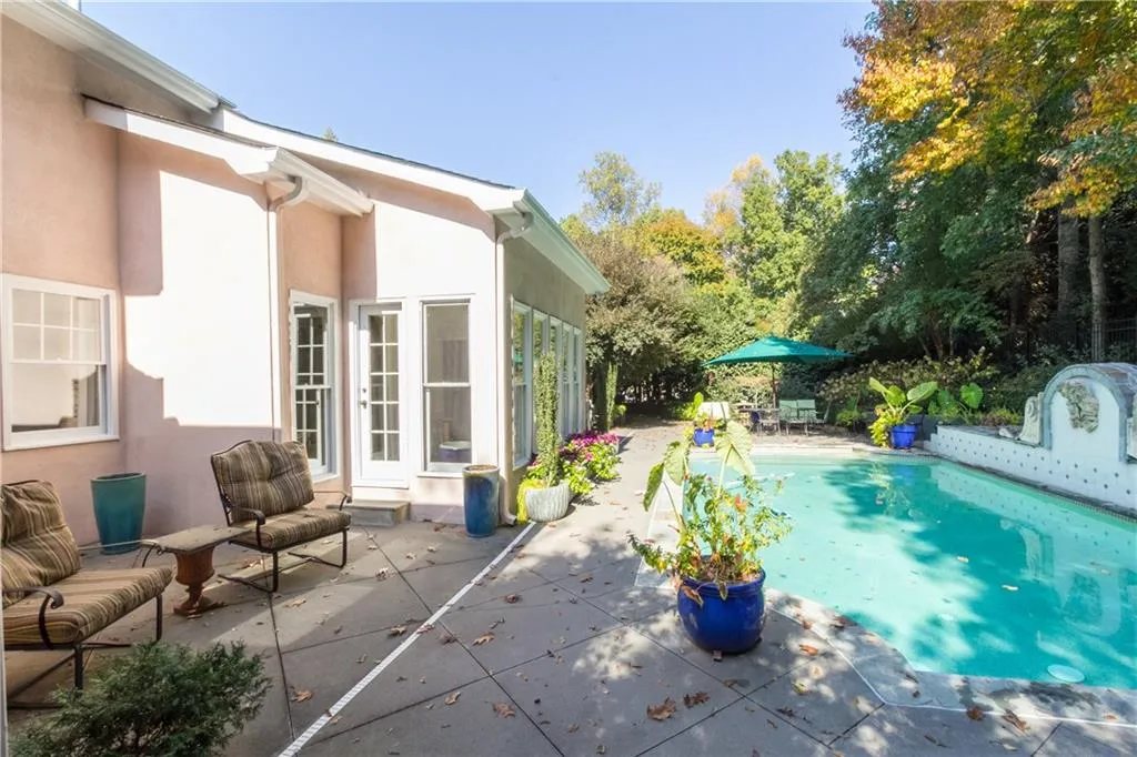 7705 N Spalding Lake Drive, Dunwoody, Georgia 30350, 4 Bedrooms Bedrooms, ,3 BathroomsBathrooms,Residential,Sold,7705 N Spalding Lake Drive,5769276