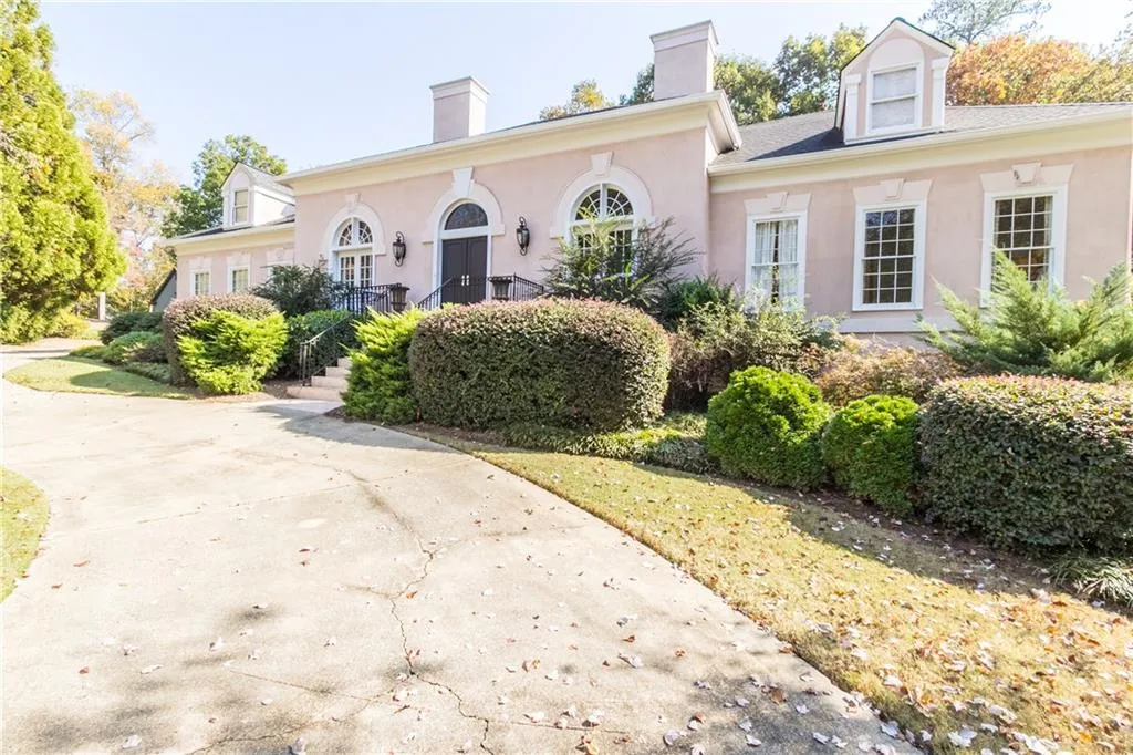 7705 N Spalding Lake Drive, Dunwoody, Georgia 30350, 4 Bedrooms Bedrooms, ,3 BathroomsBathrooms,Residential,Sold,7705 N Spalding Lake Drive,5769276