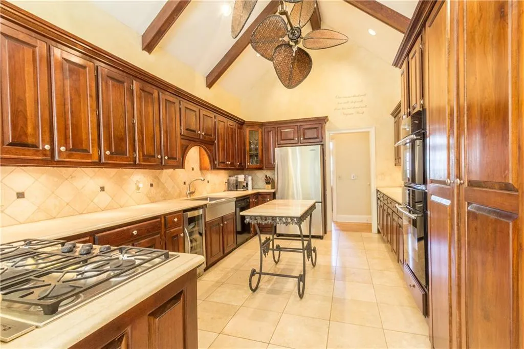 7705 N Spalding Lake Drive, Dunwoody, Georgia 30350, 4 Bedrooms Bedrooms, ,3 BathroomsBathrooms,Residential,Sold,7705 N Spalding Lake Drive,5769276