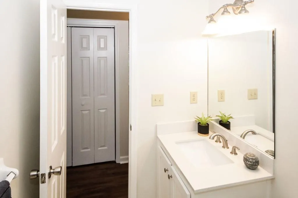 350 Forestgate Court, Sandy Springs, Georgia 30350, 3 Bedrooms Bedrooms, ,3 BathroomsBathrooms,Residential,Sold,350 Forestgate Court,6656228