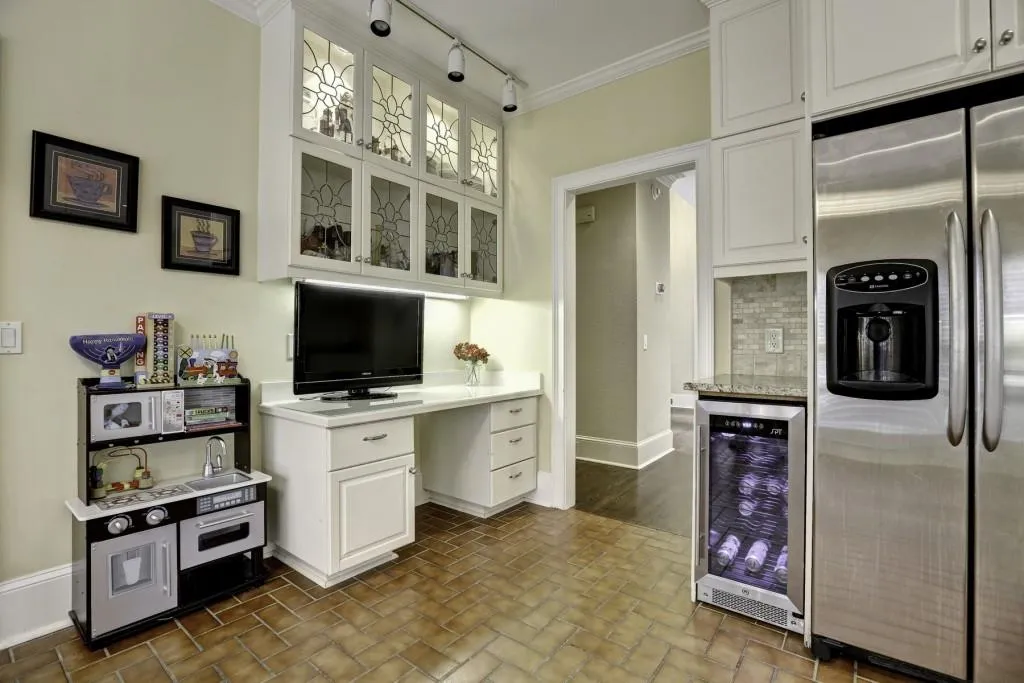 915 Manchester Place, Atlanta, Georgia 30328, 4 Bedrooms Bedrooms, ,3 BathroomsBathrooms,Residential,Sold,915 Manchester Place,5789397