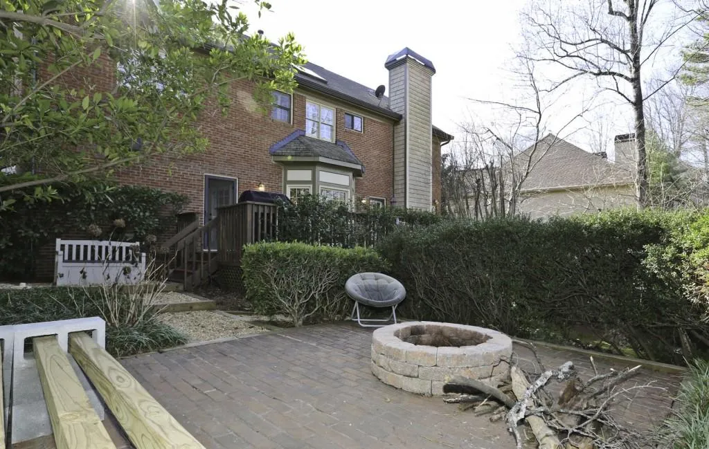 915 Manchester Place, Atlanta, Georgia 30328, 4 Bedrooms Bedrooms, ,3 BathroomsBathrooms,Residential,Sold,915 Manchester Place,5789397