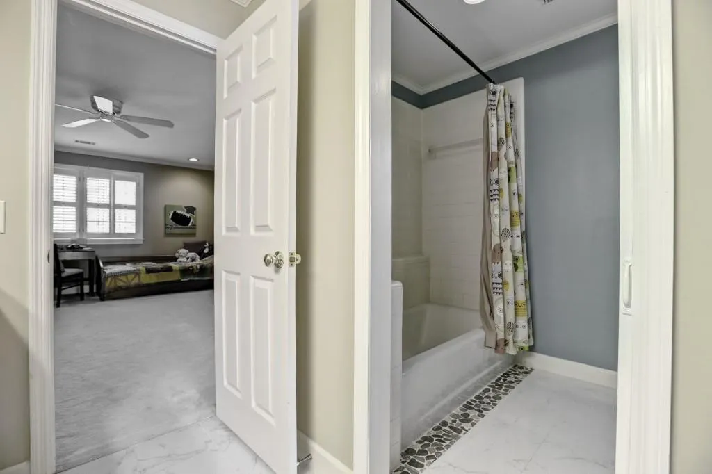 915 Manchester Place, Atlanta, Georgia 30328, 4 Bedrooms Bedrooms, ,3 BathroomsBathrooms,Residential,Sold,915 Manchester Place,5789397