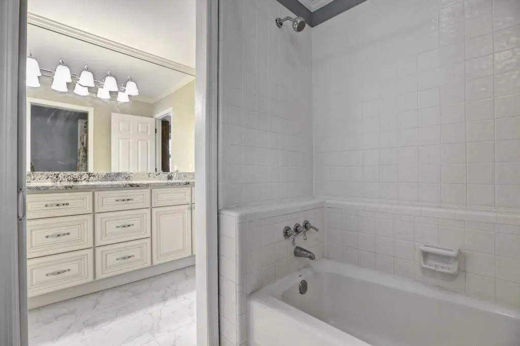 915 Manchester Place, Atlanta, Georgia 30328, 4 Bedrooms Bedrooms, ,3 BathroomsBathrooms,Residential,Sold,915 Manchester Place,5789397