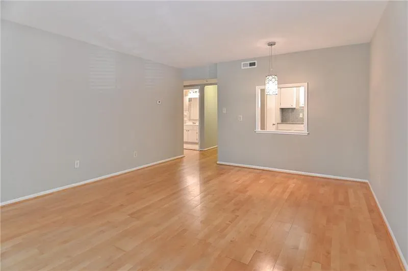 5400 Roswell Road Unit K4, Sandy Springs, Georgia 30342, 1 Bedroom Bedrooms, ,1 BathroomBathrooms,Residential,Sold,5400 Roswell Road Unit K4,6643750