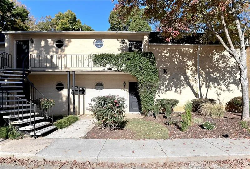 5400 Roswell Road Unit K4, Sandy Springs, Georgia 30342, 1 Bedroom Bedrooms, ,1 BathroomBathrooms,Residential,Sold,5400 Roswell Road Unit K4,6643750