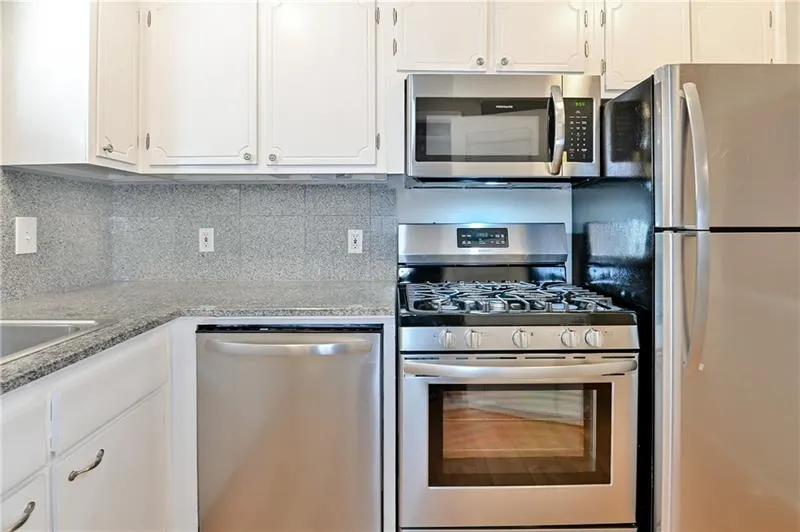 5400 Roswell Road Unit K4, Sandy Springs, Georgia 30342, 1 Bedroom Bedrooms, ,1 BathroomBathrooms,Residential,Sold,5400 Roswell Road Unit K4,6643750